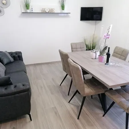 Ivica - Three Bedroom With Terrace