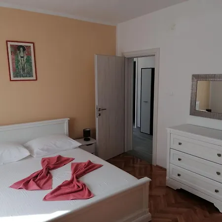 Ivica - Three Bedroom With Terrace Trogir