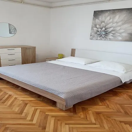 Ivica - Three Bedroom With Terrace