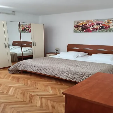 Apartament Ivica - Three Bedroom With Terrace