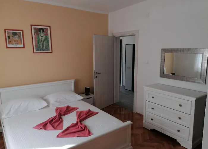 Ivica - Three Bedroom With Terrace Трогир